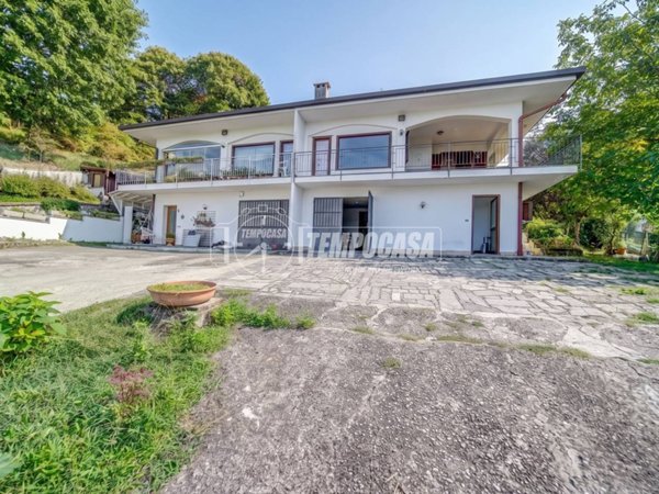 casa indipendente in vendita a Dormelletto