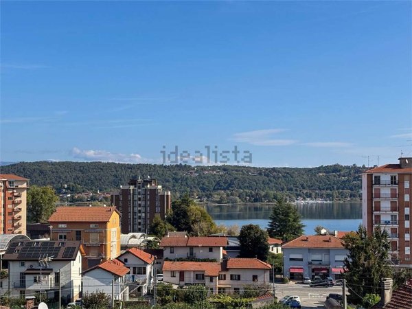 casa indipendente in vendita a Dormelletto