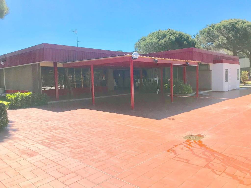 negozio in vendita a Bibbona in zona Marina di Bibbona