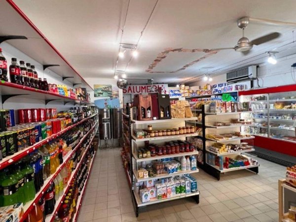 negozio in vendita a Bibbona in zona Marina di Bibbona