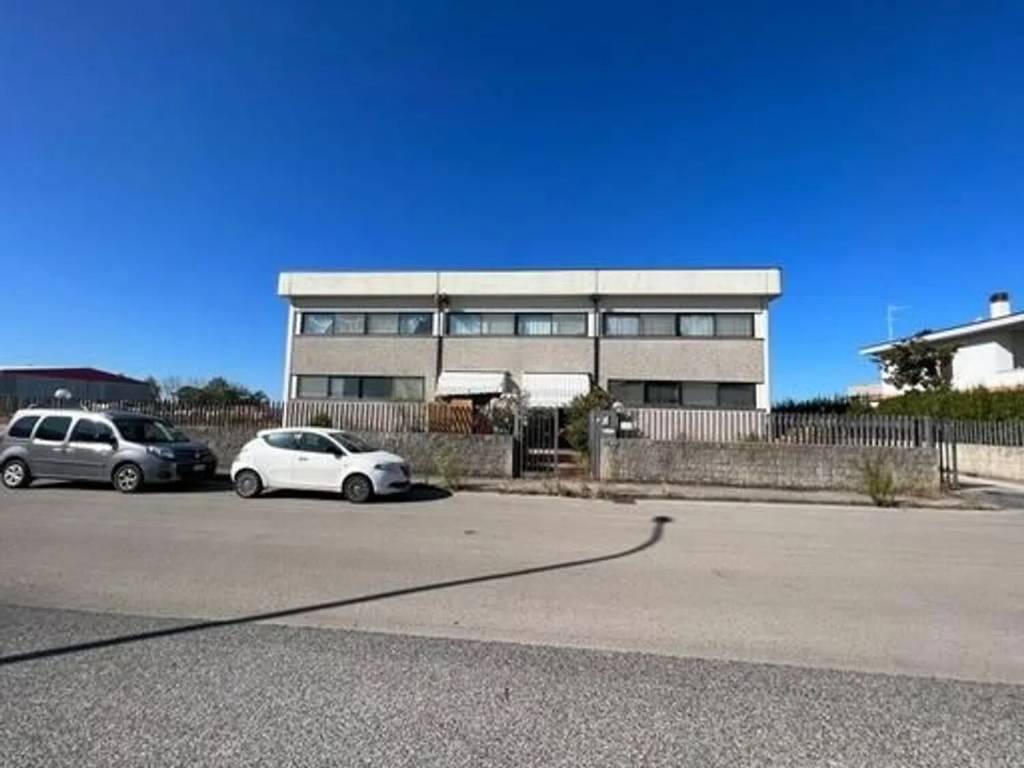 locale commerciale in vendita a Bibbona