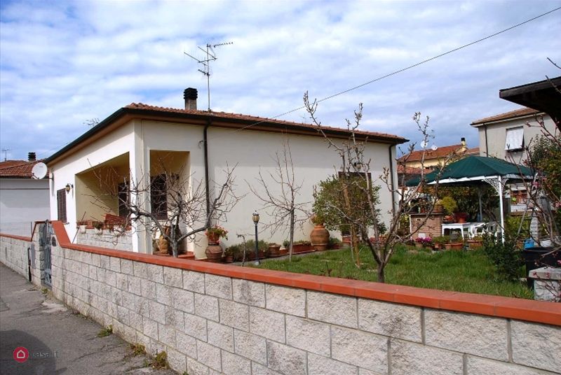 casa indipendente in vendita a Campiglia Marittima in zona Venturina