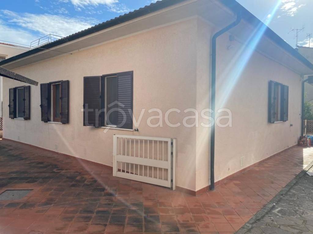 casa indipendente in vendita a Campiglia Marittima in zona Venturina