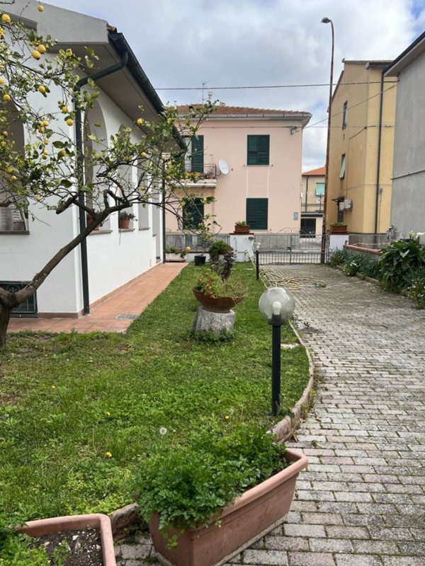 appartamento in vendita a Campiglia Marittima in zona Venturina