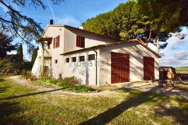 pentavano in vendita a Campiglia Marittima in zona Venturina