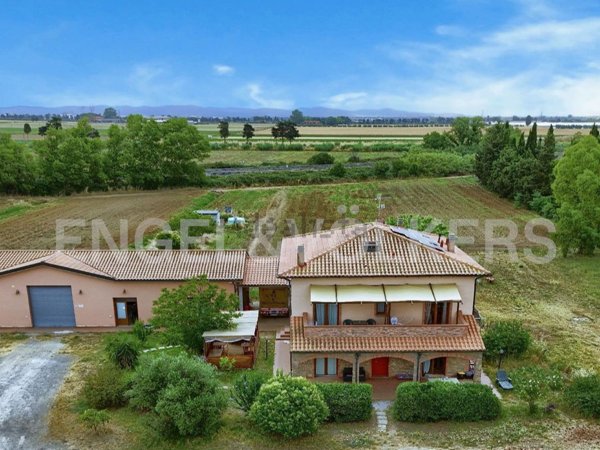 casa indipendente in vendita a Campiglia Marittima in zona Venturina