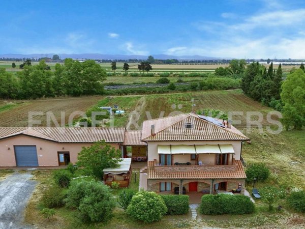 casa indipendente in vendita a Campiglia Marittima in zona Venturina