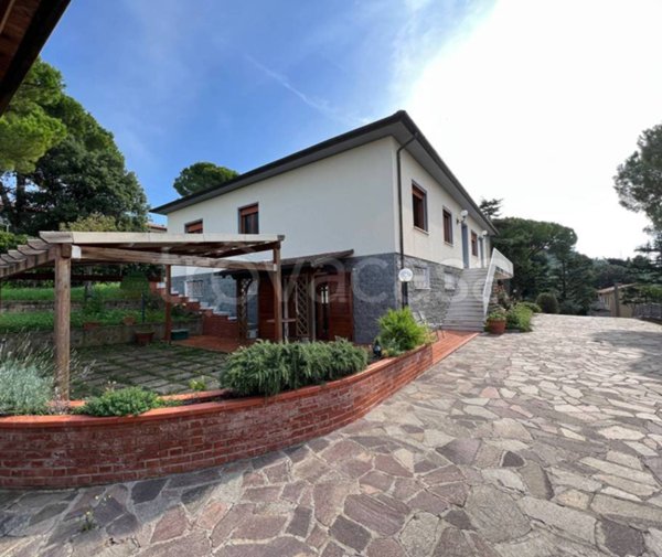 casa indipendente in vendita a Campiglia Marittima