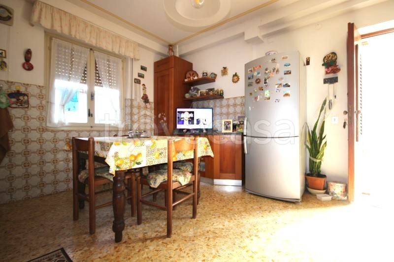 casa indipendente in vendita a Campiglia Marittima in zona Venturina