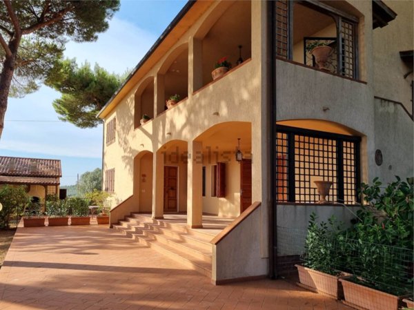 casa indipendente in vendita a Campiglia Marittima
