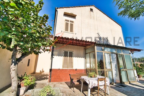 casa semindipendente in vendita a Campiglia Marittima in zona Venturina