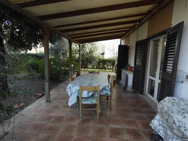 casa indipendente in vendita a Campiglia Marittima in zona Venturina
