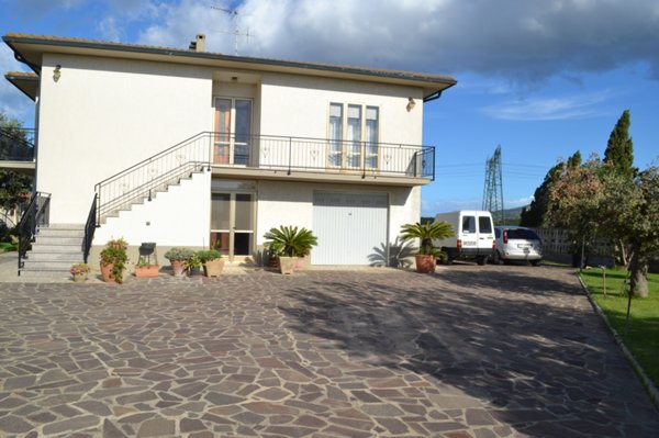 casa indipendente in vendita a Campiglia Marittima in zona Venturina