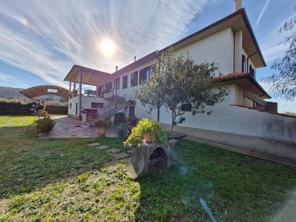 locale di sgombero in vendita a Campiglia Marittima in zona Venturina