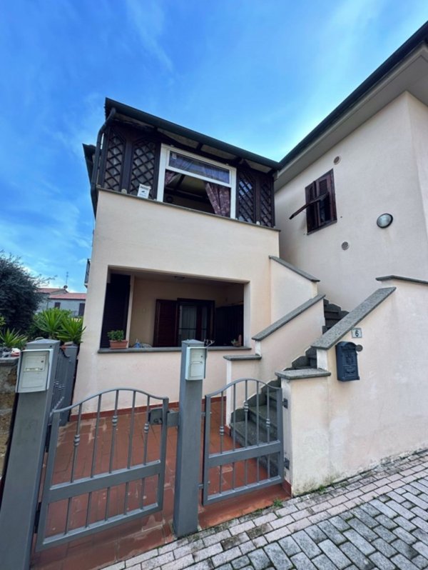 appartamento in vendita a Campiglia Marittima in zona Venturina