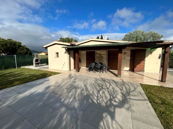 casa indipendente in vendita a Campiglia Marittima