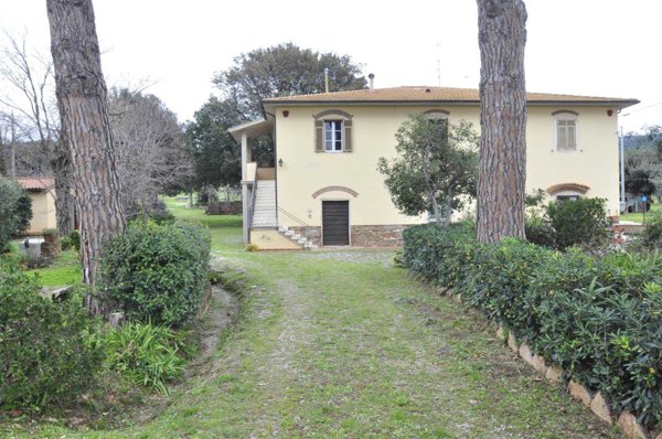 casa indipendente in vendita a Campiglia Marittima in zona Venturina