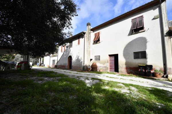 casa indipendente in vendita a Campiglia Marittima in zona Venturina