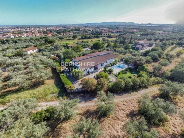 casa indipendente in vendita a Campiglia Marittima in zona Venturina