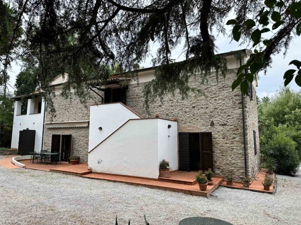 casa indipendente in vendita a Campiglia Marittima in zona Venturina
