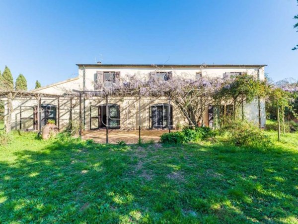 casa indipendente in vendita a Campiglia Marittima in zona Venturina