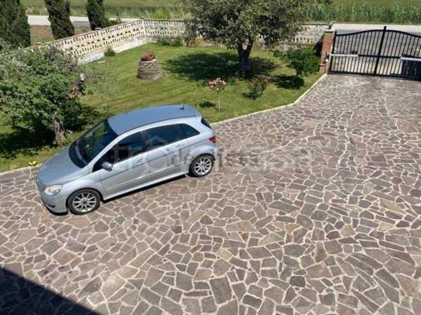 casa indipendente in vendita a Campiglia Marittima in zona Venturina