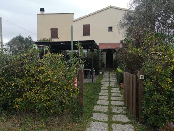 casa indipendente in vendita a Campiglia Marittima in zona Venturina