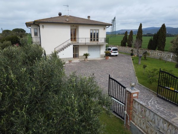 casa indipendente in vendita a Campiglia Marittima in zona Venturina