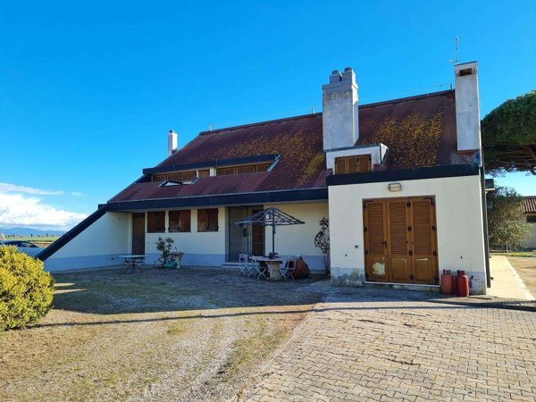 casa indipendente in vendita a Campiglia Marittima in zona Venturina