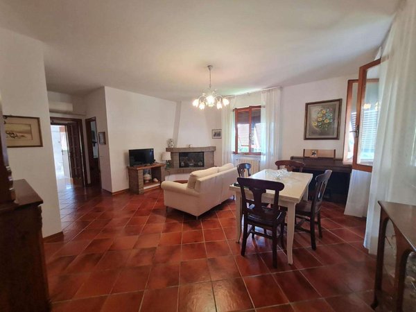 casa indipendente in vendita a Campiglia Marittima in zona Venturina