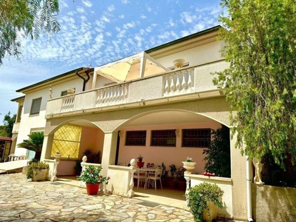 casa indipendente in vendita a Campiglia Marittima in zona Venturina