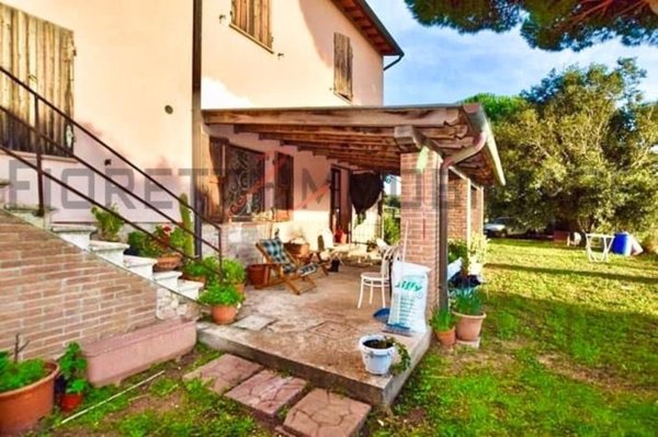 casa indipendente in vendita a Campiglia Marittima in zona Venturina