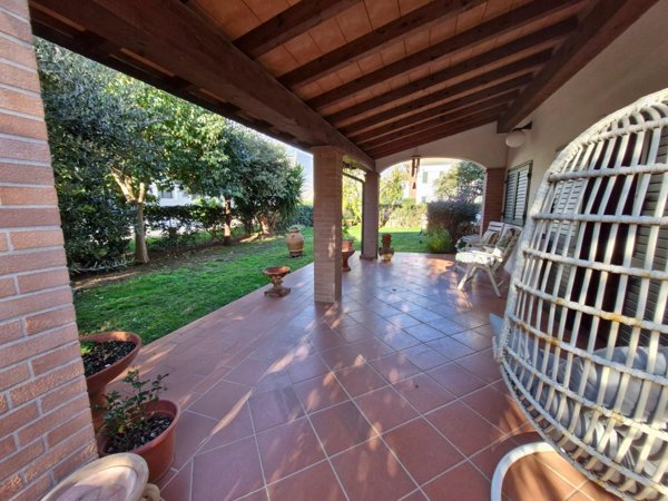casa indipendente in vendita a Campiglia Marittima in zona Venturina