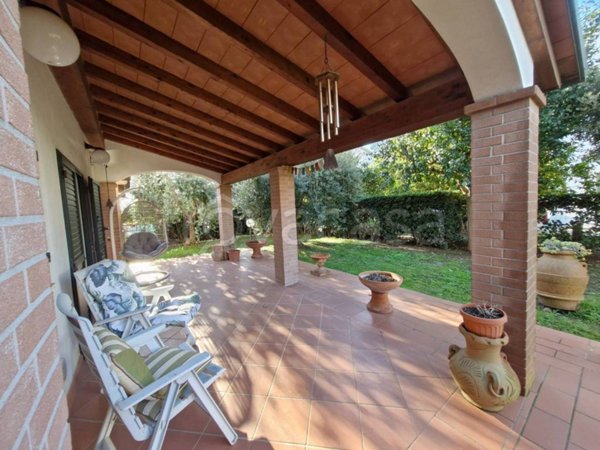 casa indipendente in vendita a Campiglia Marittima in zona Venturina