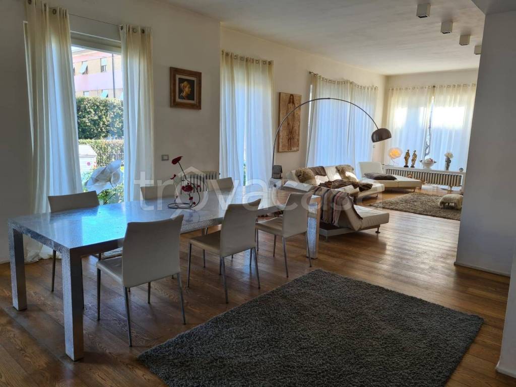 casa indipendente in vendita a Campiglia Marittima in zona Venturina