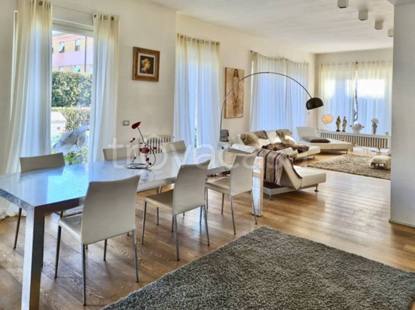 casa indipendente in vendita a Campiglia Marittima in zona Venturina