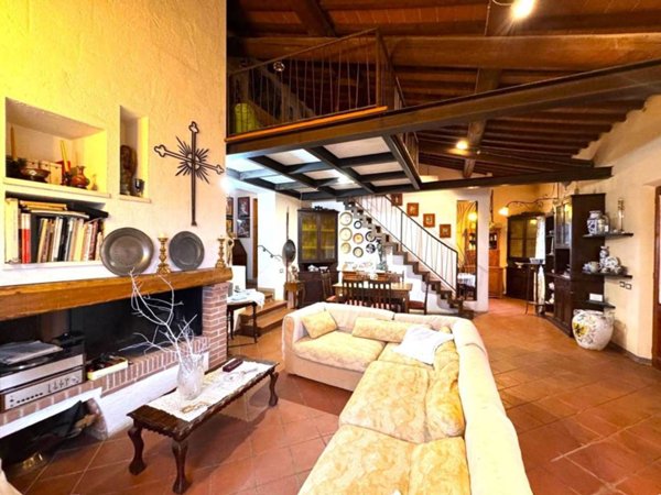 casa indipendente in vendita a Campiglia Marittima in zona Venturina