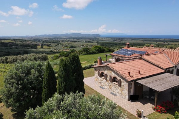 casa indipendente in vendita a Campiglia Marittima in zona Venturina