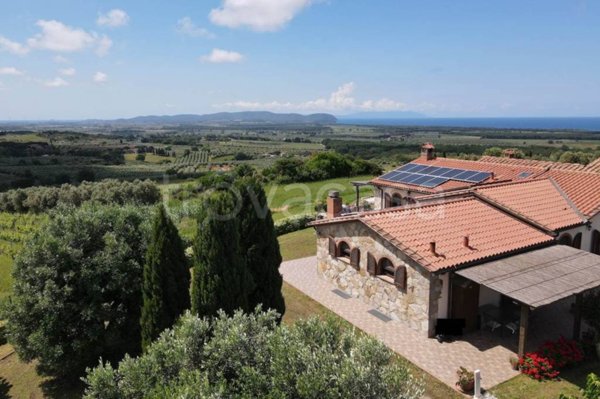 casa indipendente in vendita a Campiglia Marittima in zona Venturina