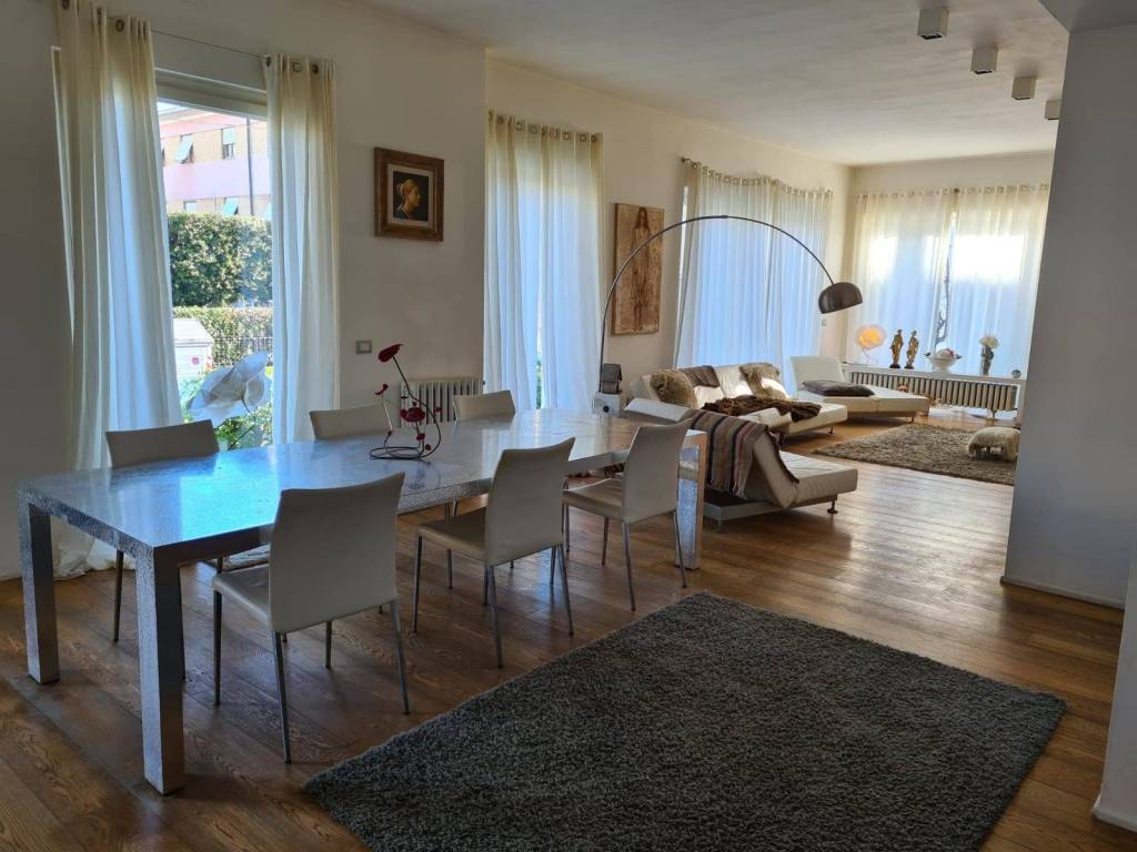 casa indipendente in vendita a Campiglia Marittima in zona Venturina