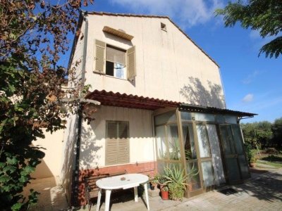 casa semindipendente in vendita a Campiglia Marittima in zona Venturina