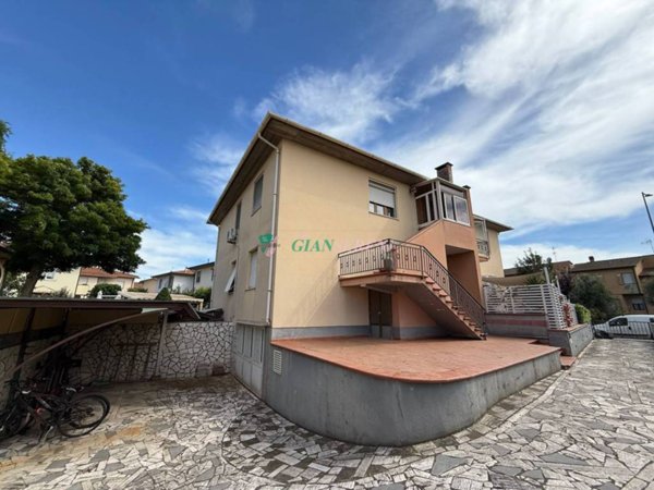 appartamento in vendita a Campiglia Marittima in zona Venturina