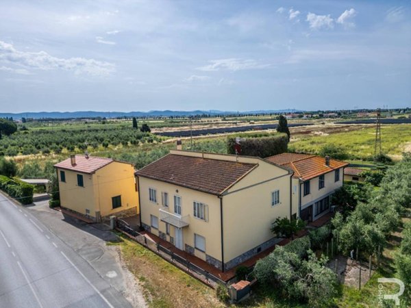 casa indipendente in vendita a Campiglia Marittima in zona Venturina