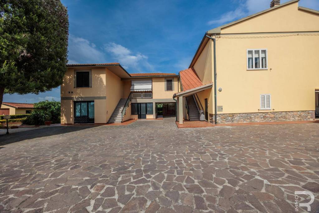 casa indipendente in vendita a Campiglia Marittima in zona Venturina