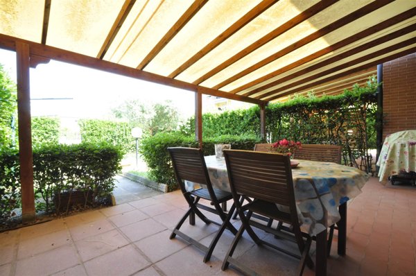 casa indipendente in vendita a Campiglia Marittima in zona Venturina