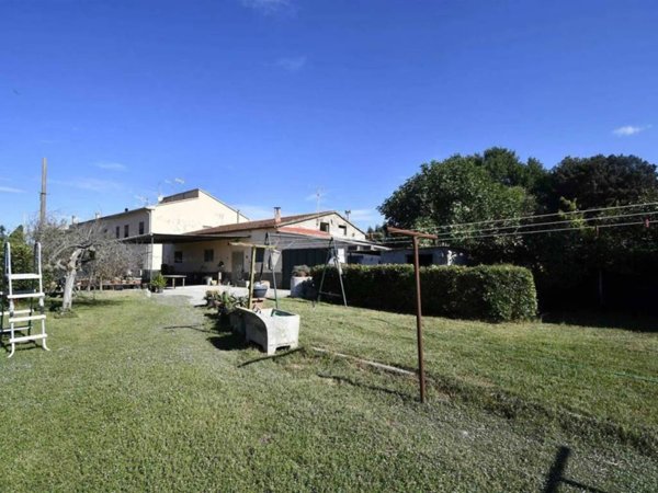 appartamento in vendita a Campiglia Marittima in zona Venturina