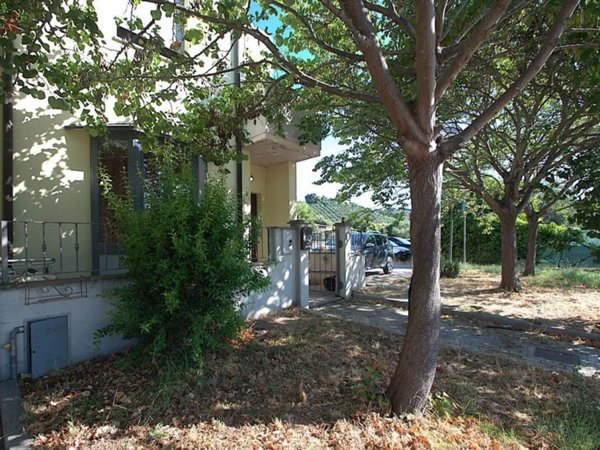 casa indipendente in vendita a Campiglia Marittima in zona Venturina