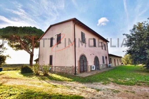 casa indipendente in vendita a Campiglia Marittima in zona Venturina