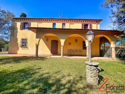 casa indipendente in vendita a Campiglia Marittima in zona Venturina