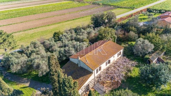 casa indipendente in vendita a Campiglia Marittima in zona Venturina
